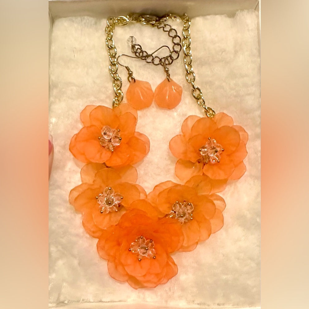Vintage Elegant Floral Necklace and Earring (Sea Shell) Set in Peach-Orange
